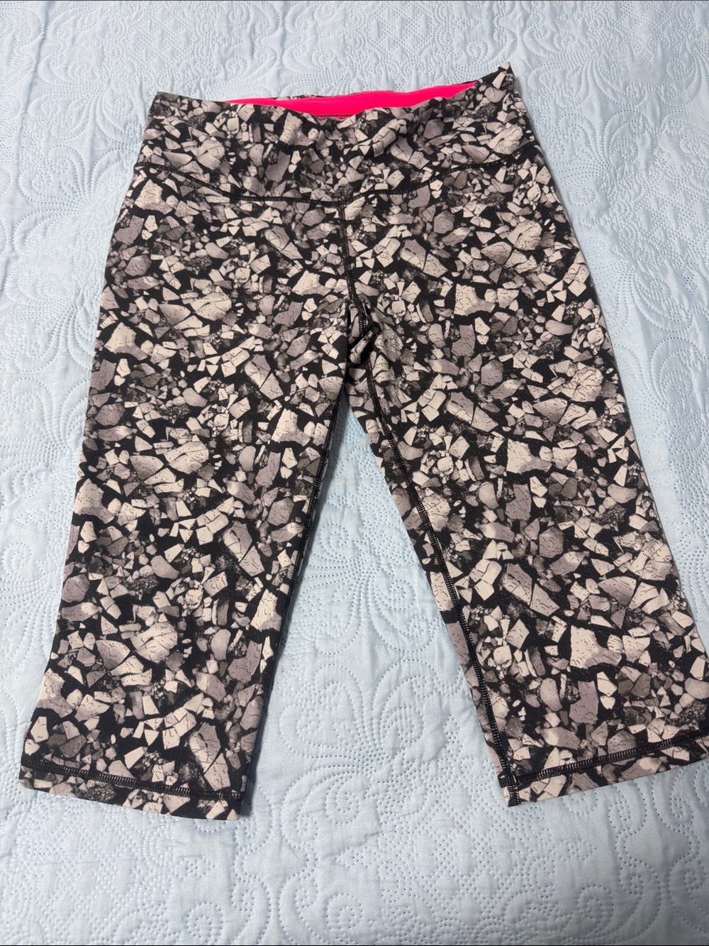 Victoria's Secret Hot Pink Workout Leggings Waistband Detail A-60